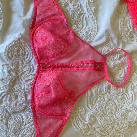 NWT Victoria Secret Bralette - Picture 2 of 3